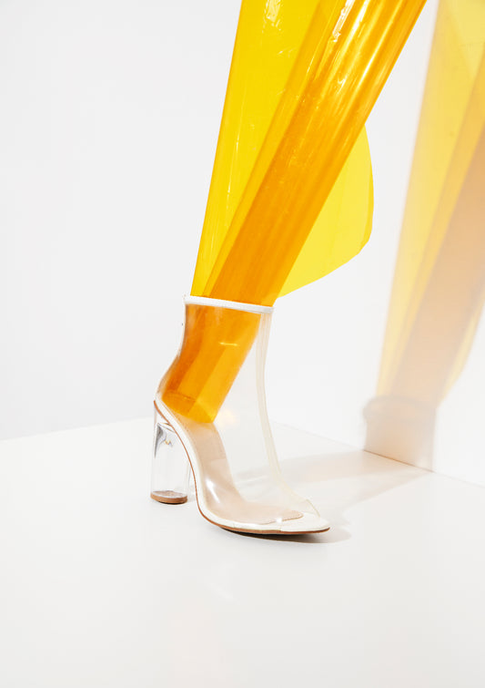 Yellow heel / minimal style photo print